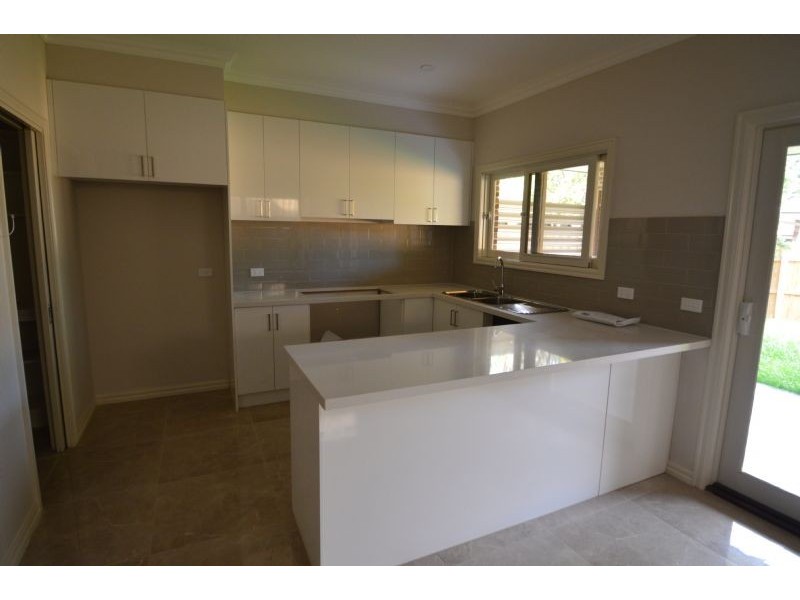 1/8 Coomleigh Avenue, Glen Waverley VIC 3150
