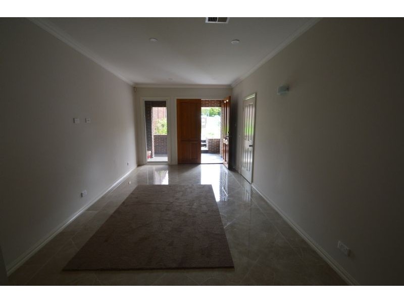 1/8 Coomleigh Avenue, Glen Waverley VIC 3150