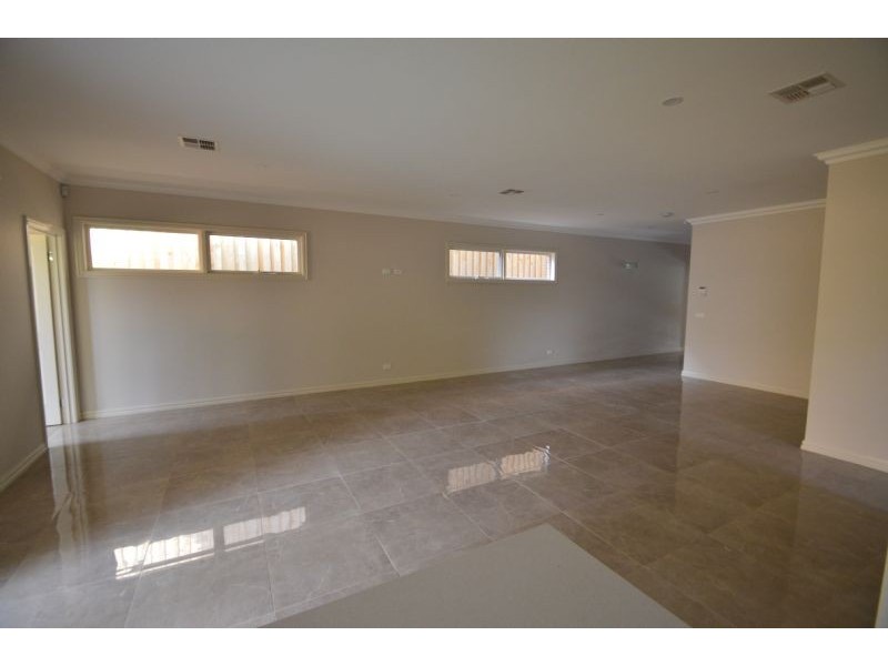 1/8 Coomleigh Avenue, Glen Waverley VIC 3150