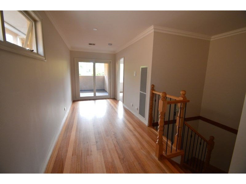 1/8 Coomleigh Avenue, Glen Waverley VIC 3150