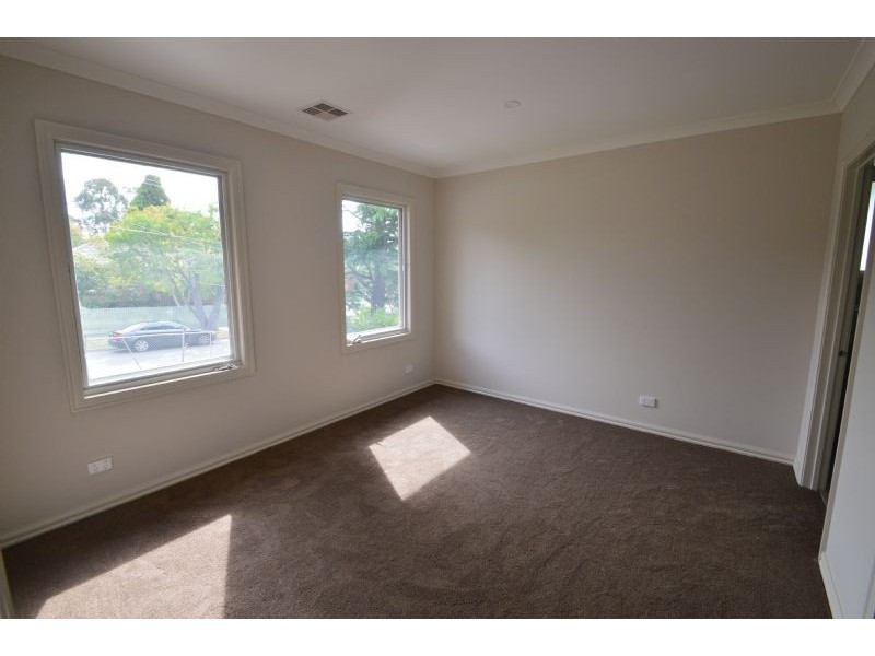 1/8 Coomleigh Avenue, Glen Waverley VIC 3150