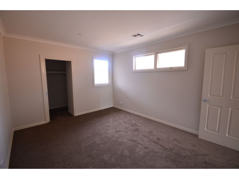 1/8 Coomleigh Avenue, Glen Waverley VIC 3150