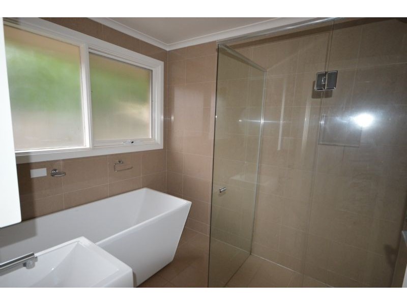 18 Sampson Street, Mount Waverley VIC 3149