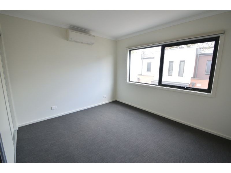 8 Parkland Place, Notting Hill VIC 3168