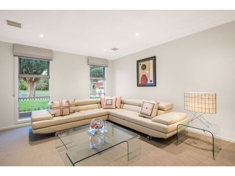 10 Radleigh Drive, Wheelers Hill VIC 3150