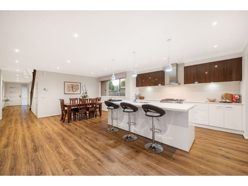 10 Radleigh Drive, Wheelers Hill VIC 3150