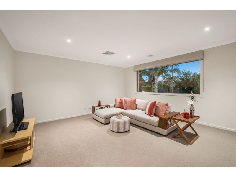 10 Radleigh Drive, Wheelers Hill VIC 3150