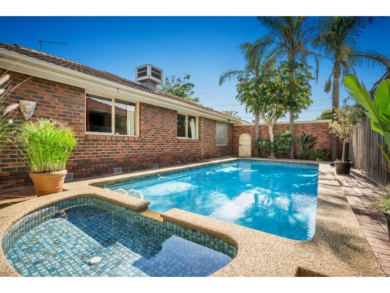 32 Huxley Avenue, Mulgrave VIC 3170