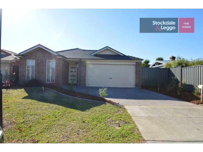 16 Killarney Crescent, Pakenham VIC 3810