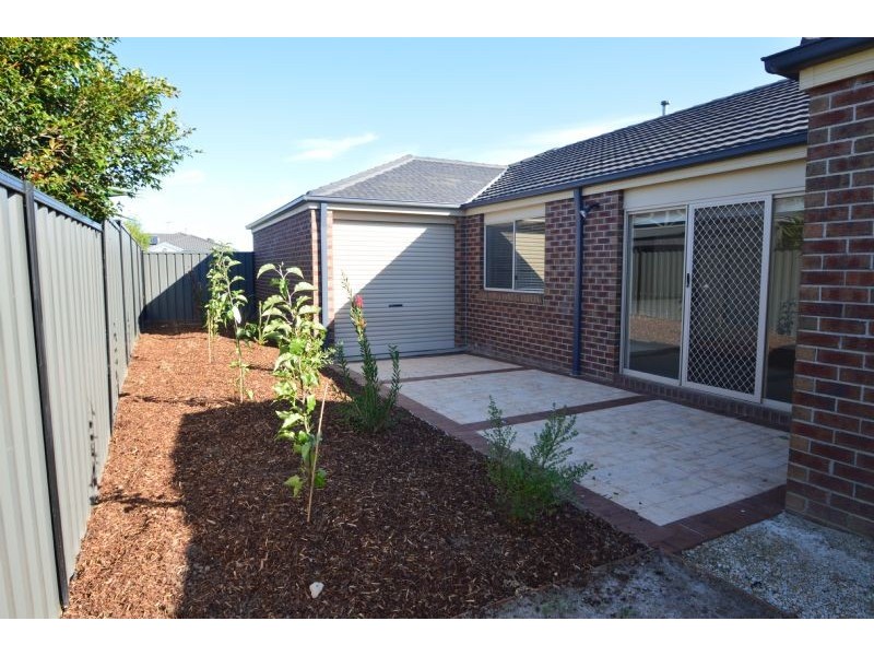 16 Killarney Crescent, Pakenham VIC 3810