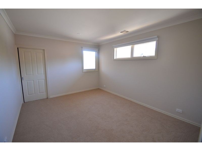 2/8 Coomleigh Avenue, Glen Waverley VIC 3150