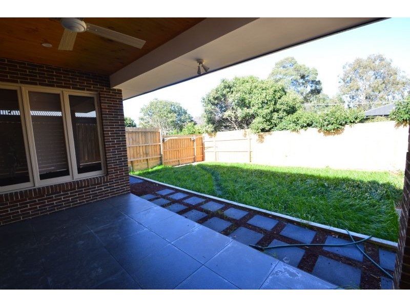 2/8 Coomleigh Avenue, Glen Waverley VIC 3150