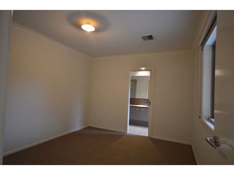 19A Milloo Crescent, Mount Waverley VIC 3149