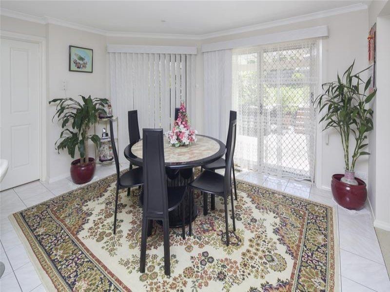 2 Barnsley Drive, Endeavour Hills VIC 3802