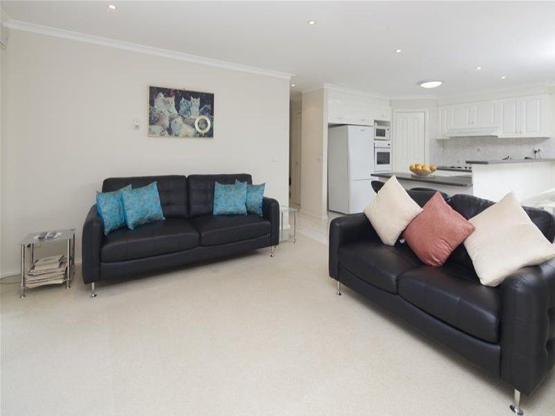 2 Barnsley Drive, Endeavour Hills VIC 3802