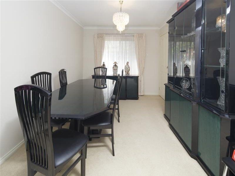2 Barnsley Drive, Endeavour Hills VIC 3802
