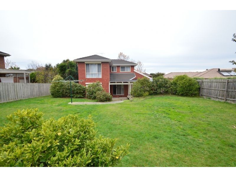 2 Barnsley Drive, Endeavour Hills VIC 3802