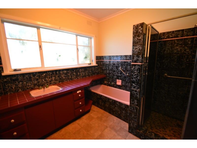 24 Amber Grove, Mount Waverley VIC 3149