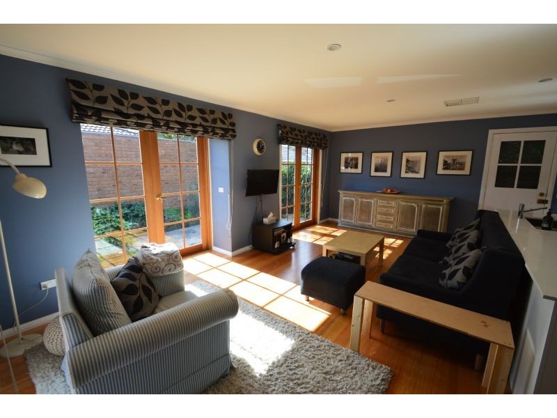 2/94 Blackburn Road, Glen Waverley VIC 3150