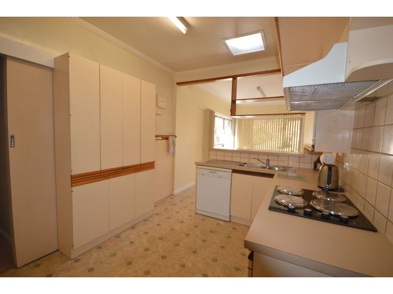 12 Beverley Grove, Mount Waverley VIC 3149