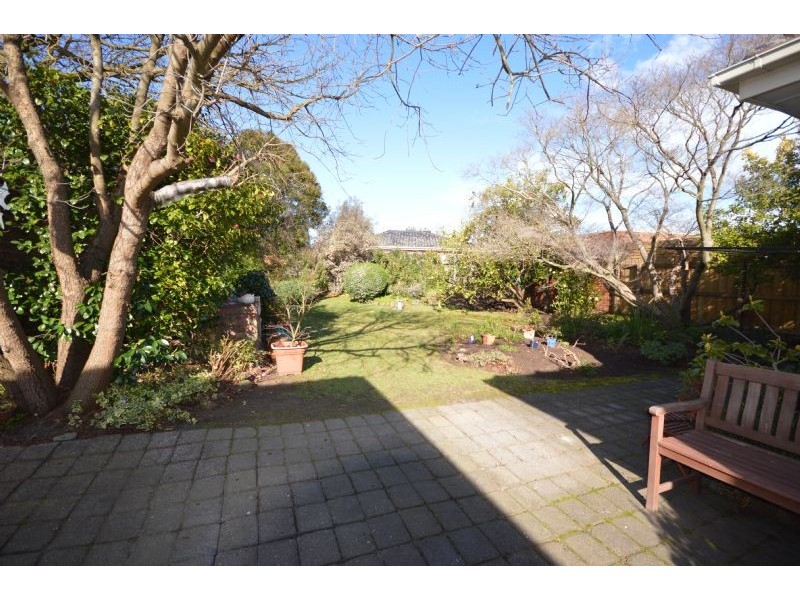 12 Beverley Grove, Mount Waverley VIC 3149