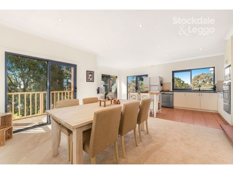 2 Homestead Drive, Wheelers Hill VIC 3150