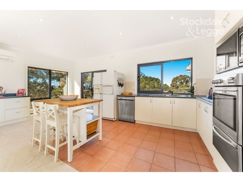 2 Homestead Drive, Wheelers Hill VIC 3150