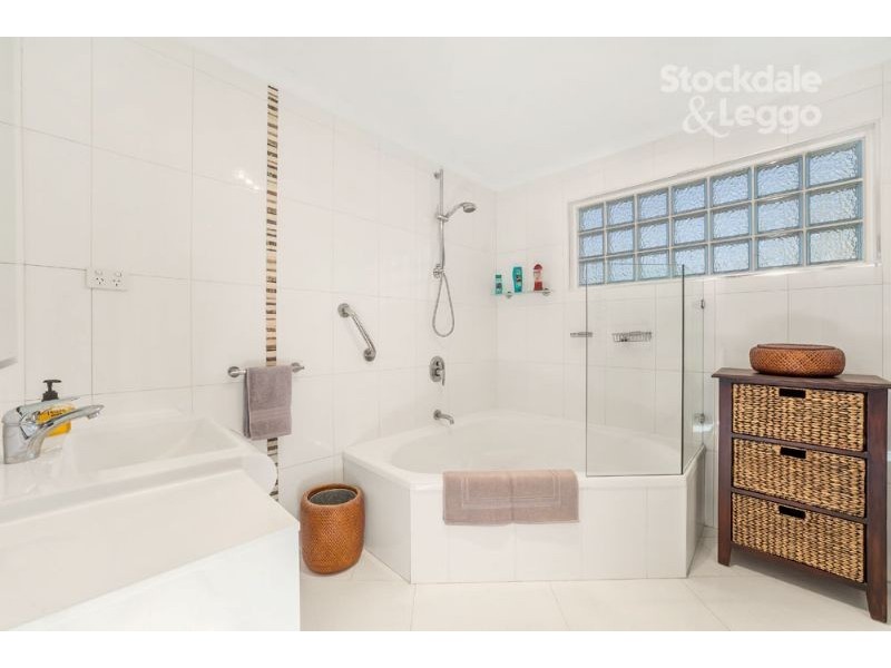 2 Homestead Drive, Wheelers Hill VIC 3150