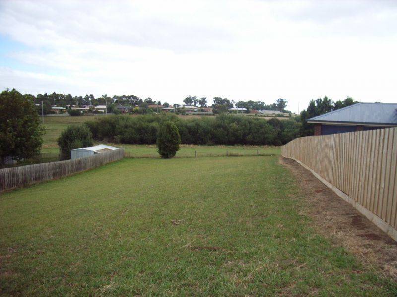 * Chamberlain Drive, Leongatha VIC 3953