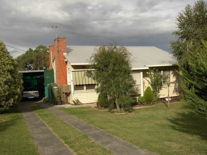 8 OWEN STREET, Leongatha VIC 3953