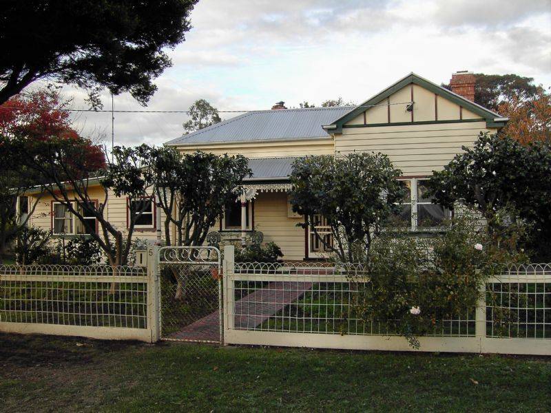 5 BROWN  STREET, Leongatha VIC 3953