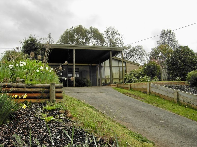 4  Chamberlain Drive, Leongatha VIC 3953