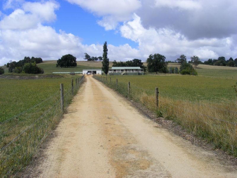 16 Berry Creek Road, Berrys Creek VIC 3953