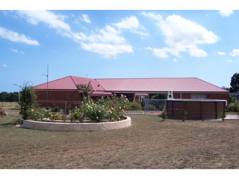 135 Gravel Pit Road, Inverloch VIC 3996