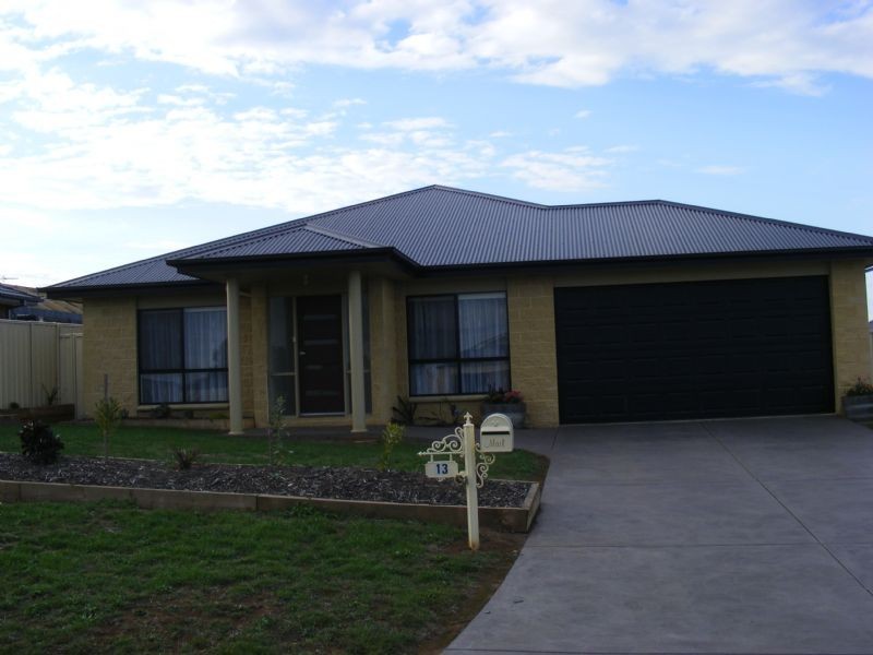 13 Eleanor Court, Leongatha VIC 3953