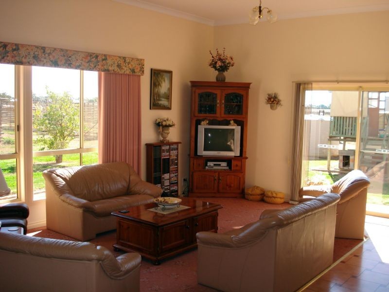 96 Sixth Street, Birdwoodton VIC 3505