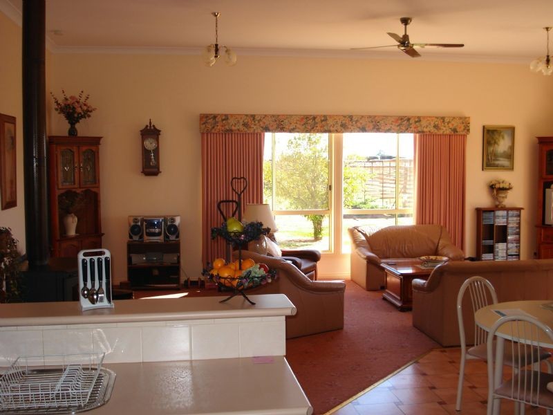 96 Sixth Street, Birdwoodton VIC 3505