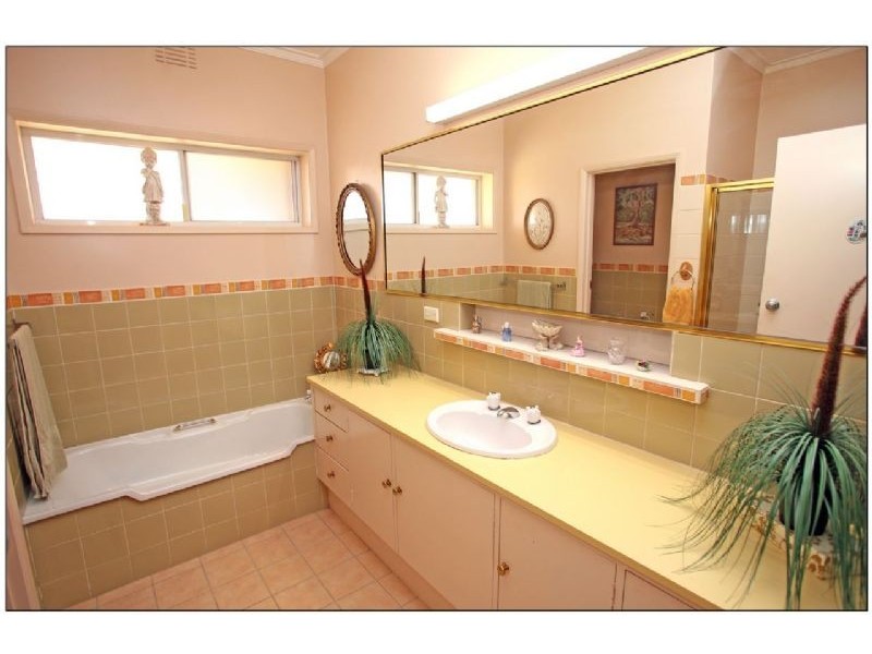 8 – 9  Campbell Grove, Mildura VIC 3500