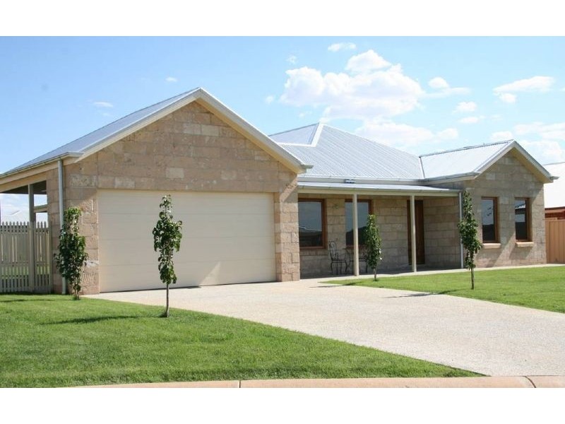 6 Robert Court, Gol Gol NSW 2738