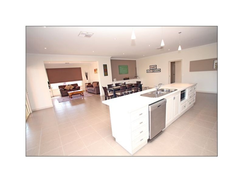 3 Robert Court, Gol Gol NSW 2738