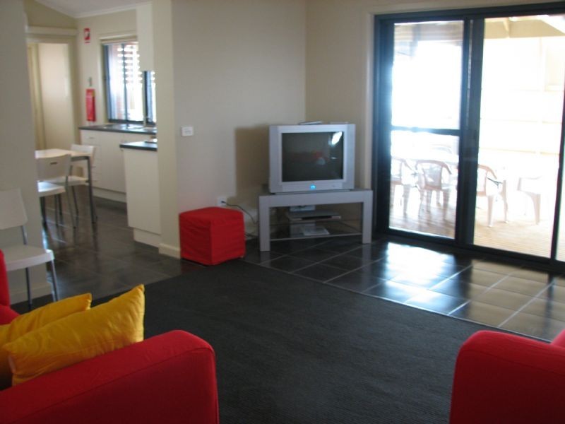 34 Churchill Street, Flora Hill VIC 3550