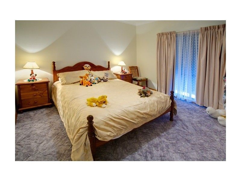 11 Forrester Court, Nichols Point VIC 3501