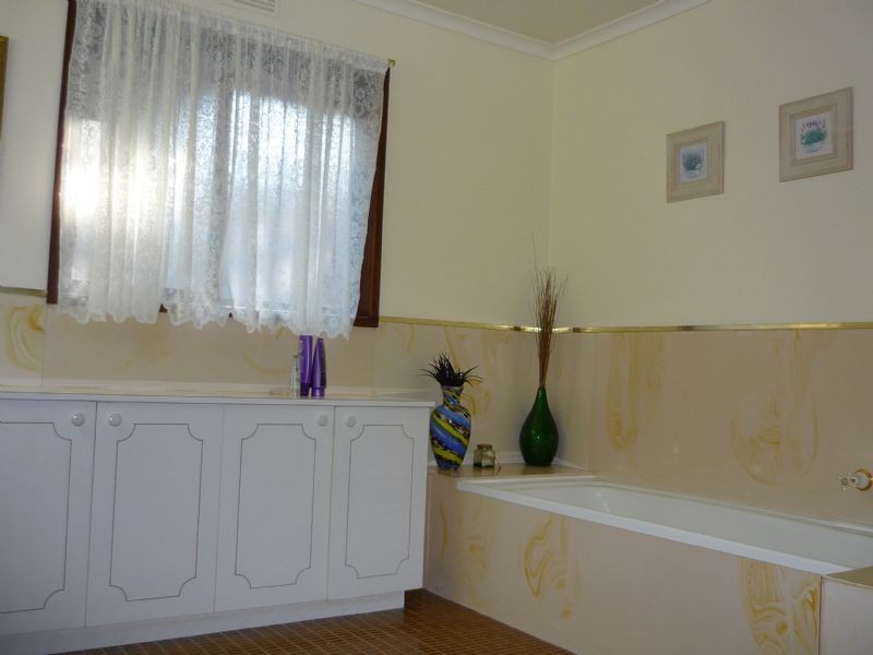 33 Ritchie Street, Ouyen VIC 3490