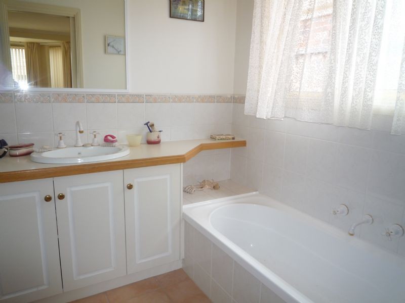 2/295 Cureton Ave, Mildura VIC 3500