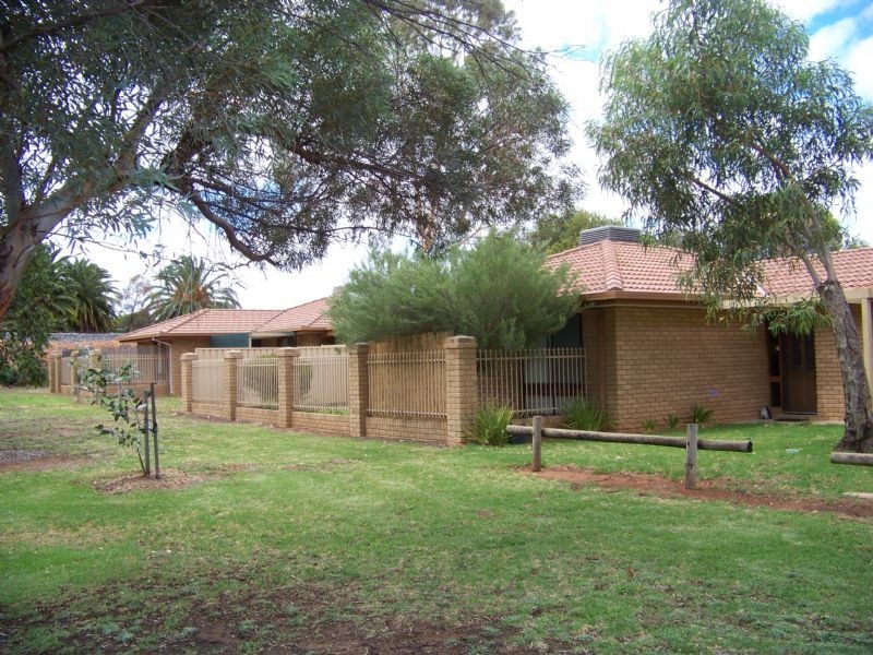 1 & 2/1 Joakim Court, Mildura VIC 3500