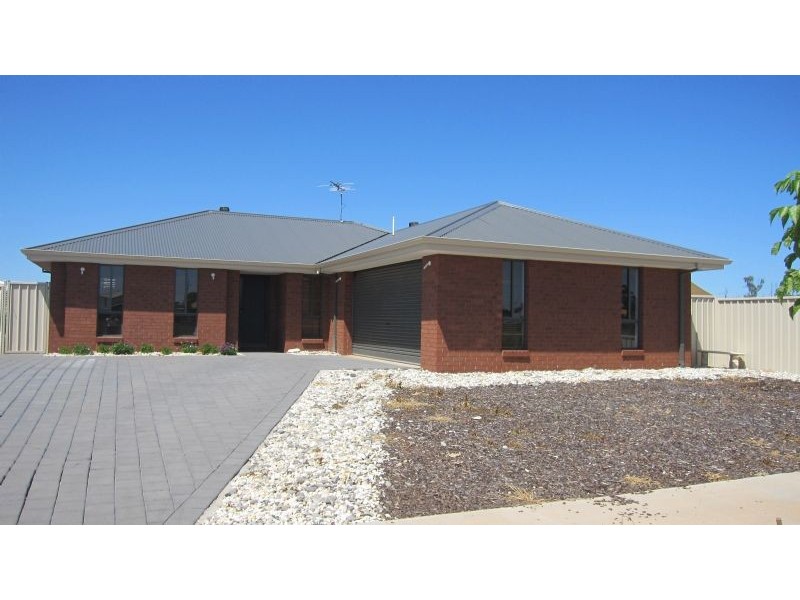 13 Tayla Court, Euston NSW 2737