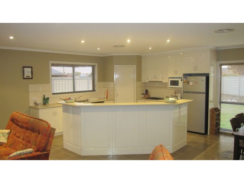 8 Essex Court, Mildura VIC 3500