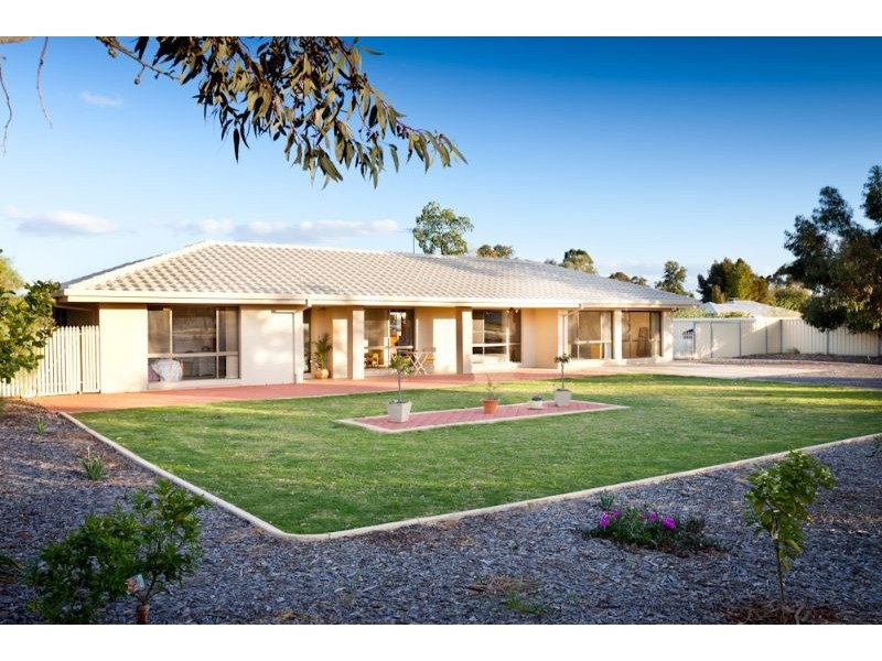 82 Flora Avenue, Mildura VIC 3500