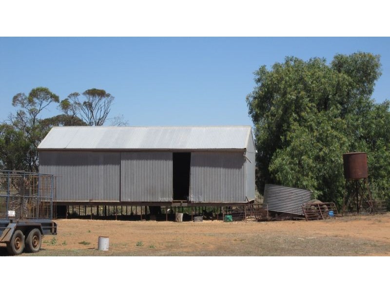 7 Cassidy Road, Ouyen VIC 3490