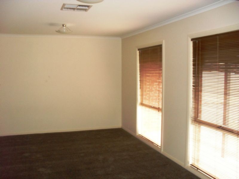 8 Oxley Court, Mildura VIC 3500